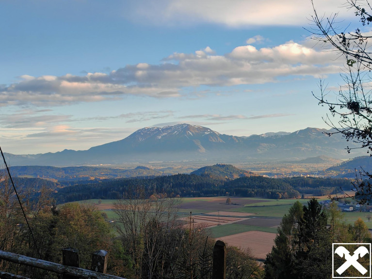 Haus - 9111, Haimburg - Traumhafte Bergkulisse! Kleinlandwirtschaft mit charmanter Hofstelle und großzügigen Grünflächen