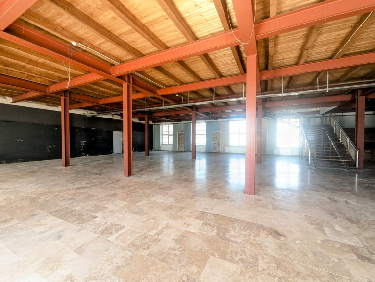 Halle / Lager / Produktion - 2331, Vösendorf - Verkaufsfläche/Büro/Lager mit hohem Werbewert