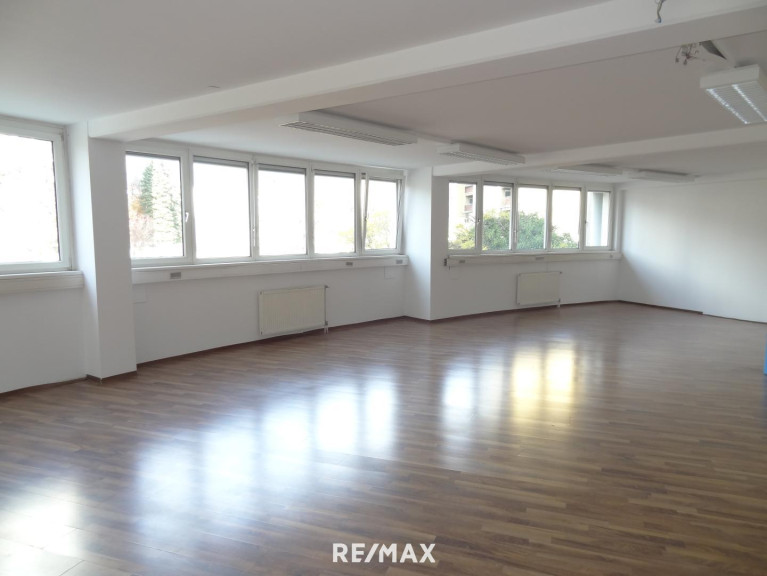 Büro / Praxis - 6020, Innsbruck - Verkehrsgünstig gelegene und barierrefrei erreichbare Bürofläche gelangt in Innsbruck zur Neuvermietung