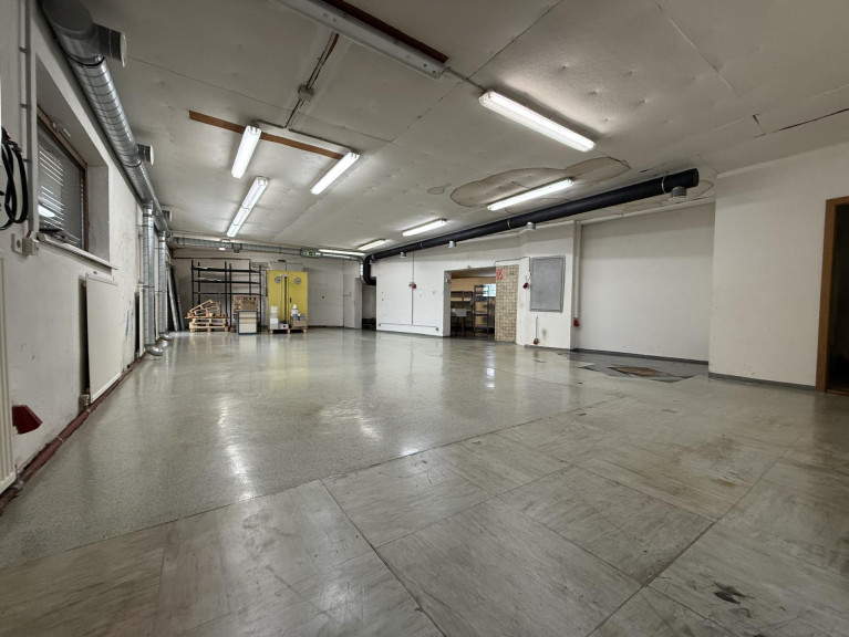 Sonstige - 6408, Pettnau - Vielseitig nutzbare Lager- oder Werkstattfläche in Pettnau – sofort verfügbar