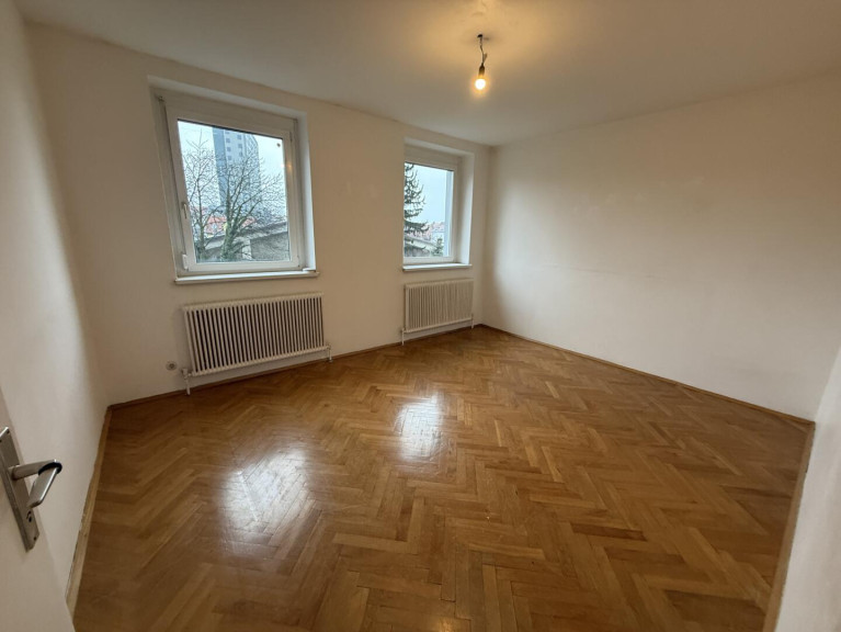 Wohnung - 8020, Graz - Eigentumswohnung mit Balkon und etwas Sanierungsbedarf in zentraler Grazer Lage ++Keine Provision++