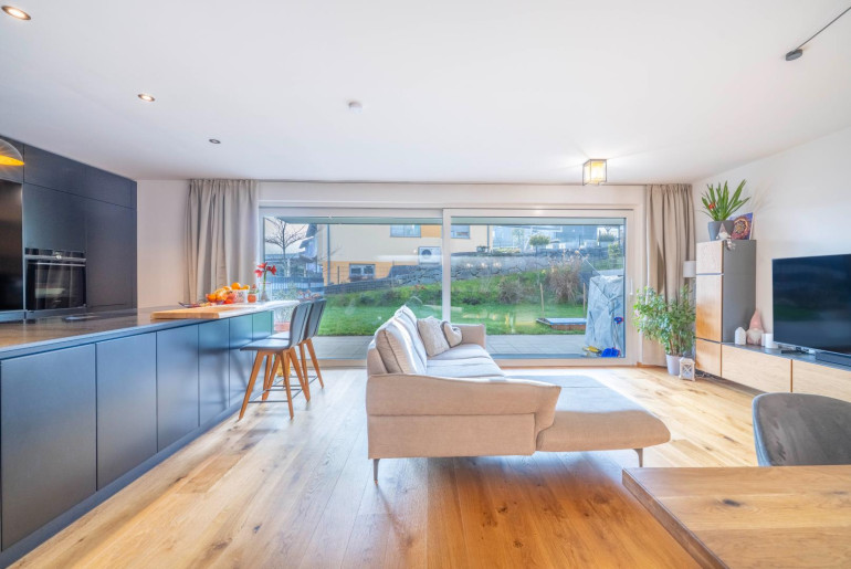 Wohnung - 4861, Schörfling - Seltene Gelegenheit - neuwertige, in kleinem Baukörper befindliche Gartenwohnung in Schörfling am Attersee