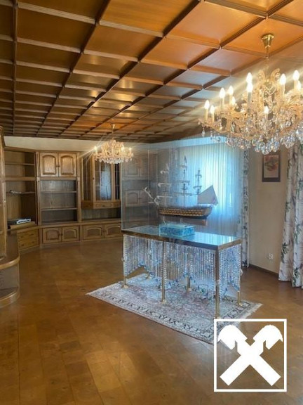 Haus - 7562, Eltendorf - Schöner Wohnen mit vielen Garagen (Oldtimer?)