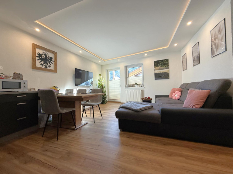 Wohnung - 6091, Götzens - Ideal für Anleger oder als Starterwohnung - Renovierte 2-Zimmer Wohnung am Dorfplatz