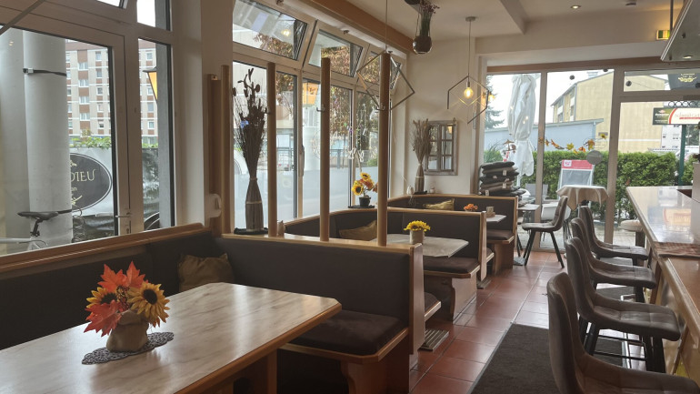 Gastgewerbe - 9020, Klagenfurt am Wörthersee - Etabliertes Café / Geschäftslokal in bester Lage, Nähe LKH (Umbau zu Physiotherapiestudio oder Praxis möglich)