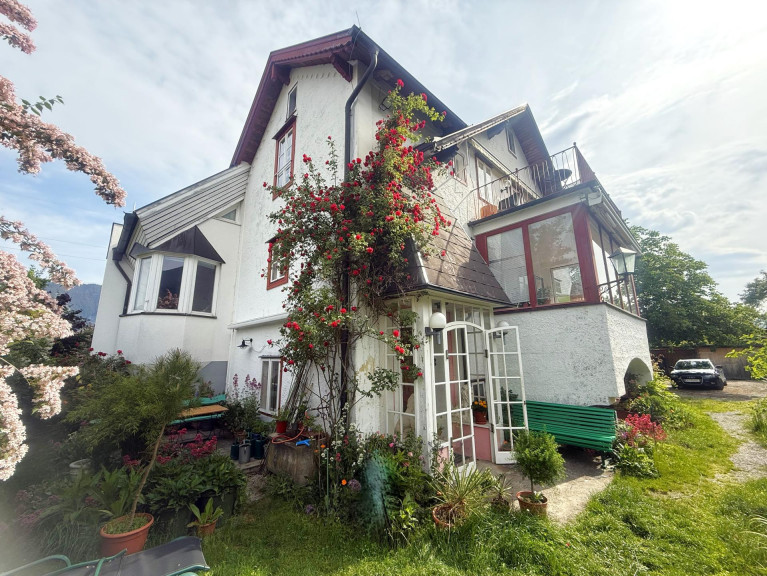 Wohnung - 6092, Birgitz - Renovierungsbedürftiger Wohntraum in stilvoller Villa