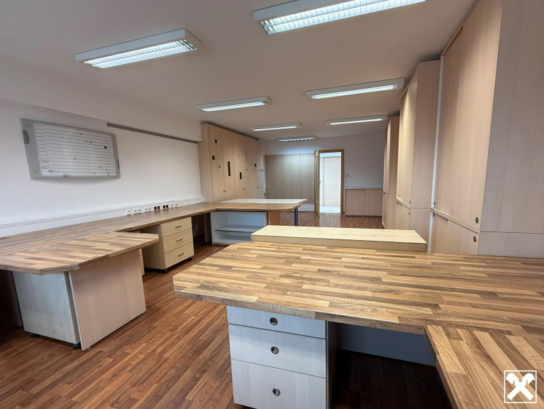 Büro / Praxis - 3382, Roggendorf - Büroräumlichkeiten im OG des Lagerhaus Loosdorf (zwei Büros)