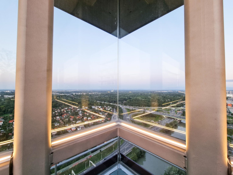 Wohnung - 1030, Wien - 27.Stock! Wohnen im TRIIIPLE - Infinity Pool, Spielplatz, Barbecue uvm.