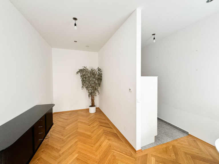 Wohnung - 1140, Wien - 27,25 m2 Eigentums- Garconniere in einem Altbauwohnhaus, Nähe Matzner Park, 5 min zum Bahnhof Wien Penzing!