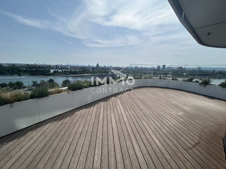 Wohnung - 1220, Wien - Großzügige 4 Zimmer Wohnung mit über 100 m² Balkon und Blick auf die Donau!