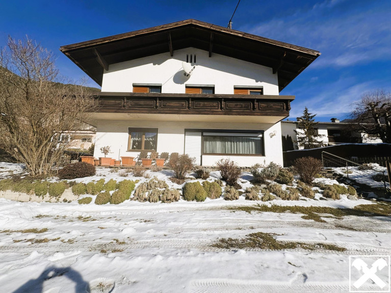 Haus - 6170, Zirl - Charmantes Haus mit großem Potenzial in ruhiger, zentraler Lage von Zirl