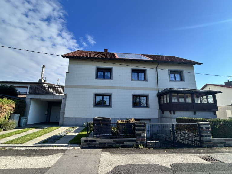 Haus - 4052, Ansfelden - Zweifamilienhaus – Ihr neues Zuhause mit Garten, Dachterrasse, Indoorpool & Garage!