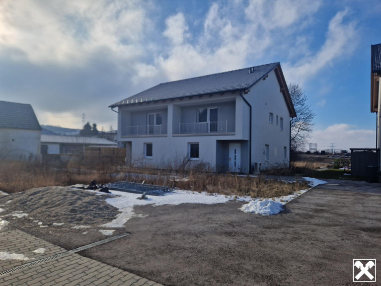 Haus - 2002, Niederhollabrunn - BAUHERREN AUFGEPASST: GELEGENHEIT AUF EINE DOPPELHAUSHÄLFTE MIT GERINGFÜGIGEN FERTIGSTELLUNGSARBEITEN