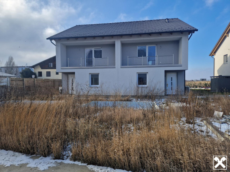 Haus - 2002, Niederhollabrunn - BAUHERREN AUFGEPASST: GELEGENHEIT AUF EINE DOPPELHAUSHÄLFTE MIT GERINGFÜGIGEN FERTIGSTELLUNGSARBEITEN