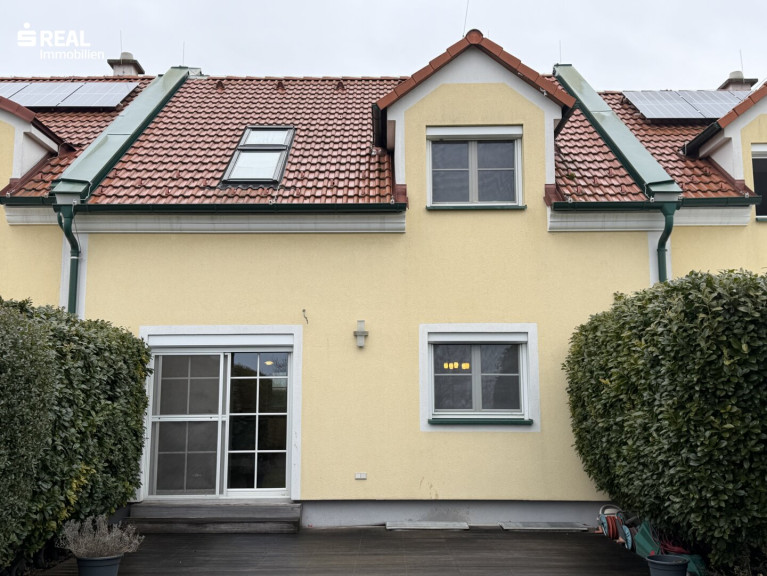 Haus - 7093, Jois - Familienfreundliches Reihenhaus mit Seeblick, Garten, Keller & Garage