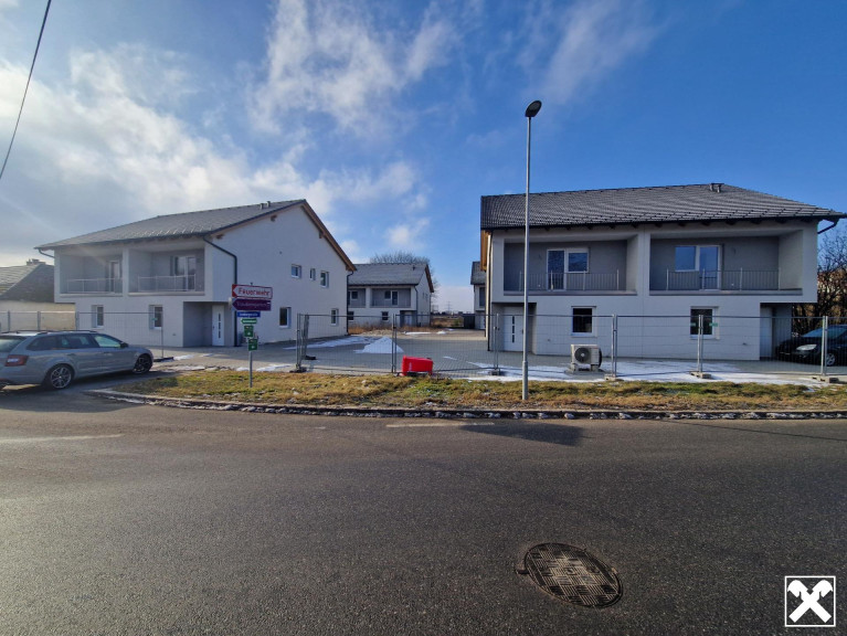 Haus - 2002, Niederhollabrunn - PROJEKTENTWICKLER UND BAUHERREN AUFGEPASST: SELTENE GELEGENHEIT AUF SIEBEN DOPPELHAUSHÄLFTEN MIT GERINGFÜGIGEN FERTIGSTELLUNGSARBEITEN