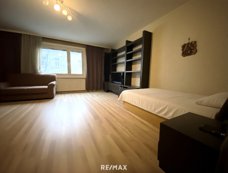 Wohnung - 1100, Wien - Sanierungsbedürftige 1-Zimmer-Wohnung im 2. Liftstock in U1-Nähe