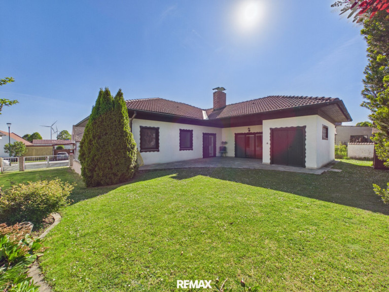 Haus - 2413, Berg - Gepflegtes Einfamilienhaus mit Garten, Garage & Keller in 2413 Berg