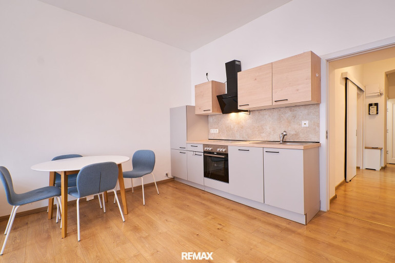 Wohnung - 1150, Wien - Gemütliche Altbauwohnung in gepflegtem Haus nahe Reithofferpark und U3