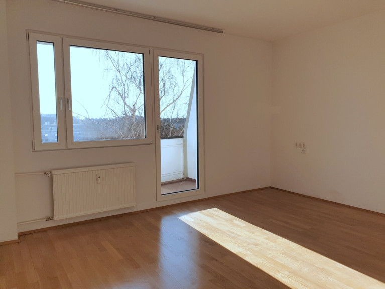 Wohnung - 1140, Wien - Sehr helle, schöne und ruhige Loggiawohnung im 3. Liftstock mit Ausblick in den Wienerwald