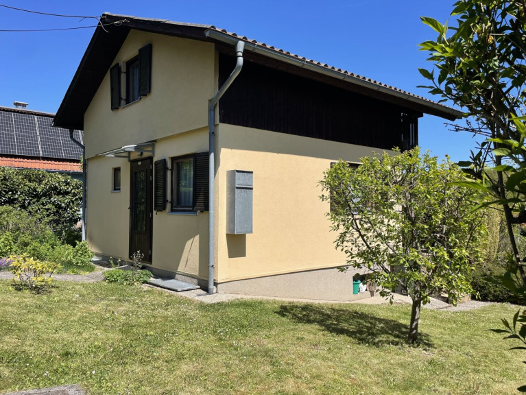 Haus - 1140, Wien - Sommerparadies in Grünruhelage! Gepflegtes Kleingartenhaus mit Terrasse, Balkon und zwei Schlafzimmern