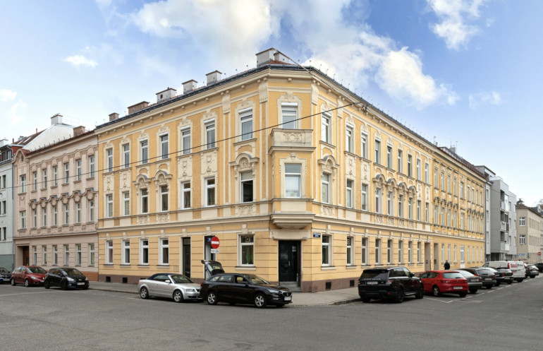 Zinshaus Renditeobjekt - 1210, Wien - Rohdachboden in stilvollem Zinshaus mit 498 m2 erzielbarer Nutzfläche