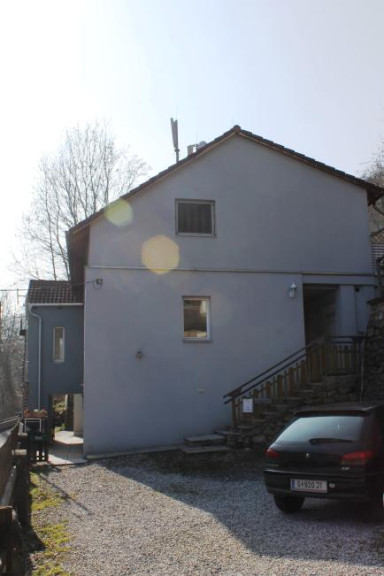 Haus - 8020, Graz - Zinshaus parifiziert mit 3 Wohnungen, 1 Wohnlager + 3 Lager, 4 Parkplätze, 1Handymasten - Nettorendite dz. ca. 4,8%.