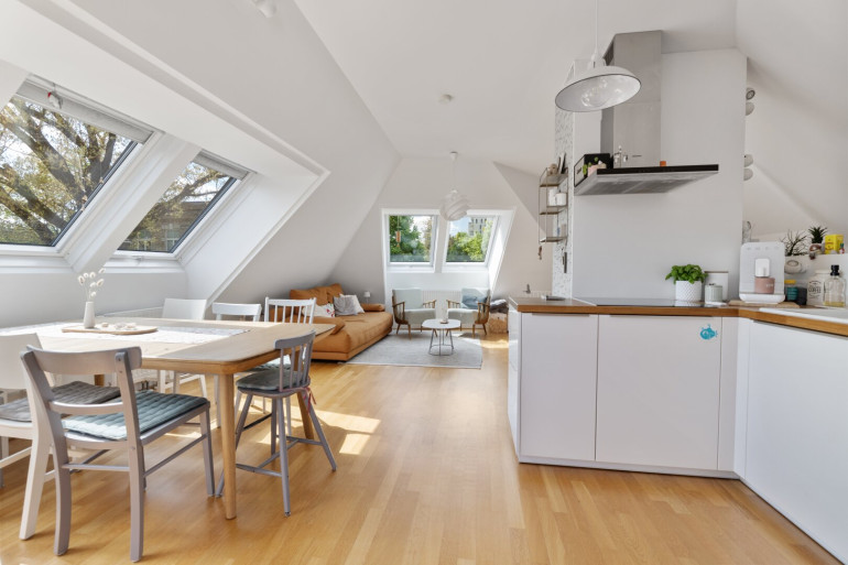 Wohnung - 1230, Wien - Großzügige 4-Zi-DG- Maisonette Wohnung mit Balkon, Terrasse & Garage beim Liesinger Platz zu verkaufen.