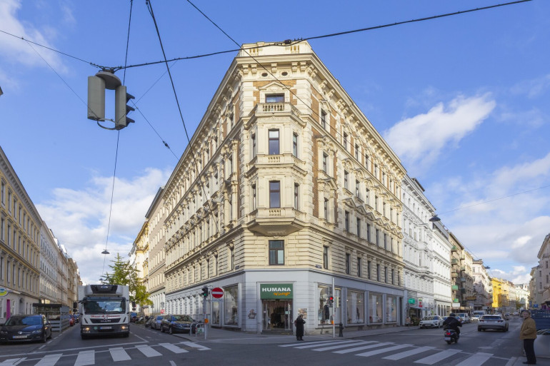 Zinshaus Renditeobjekt - 1060, Wien - Gumpendorfer Straße - 83% Leerstand bzw. befristet, Zinshaus mit DG-Potential in Toplage