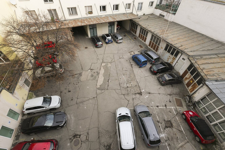 Immobilie - 1180, Wien - Gersthofer Straße - Autoabstellplatz unbefristet zu vermieten