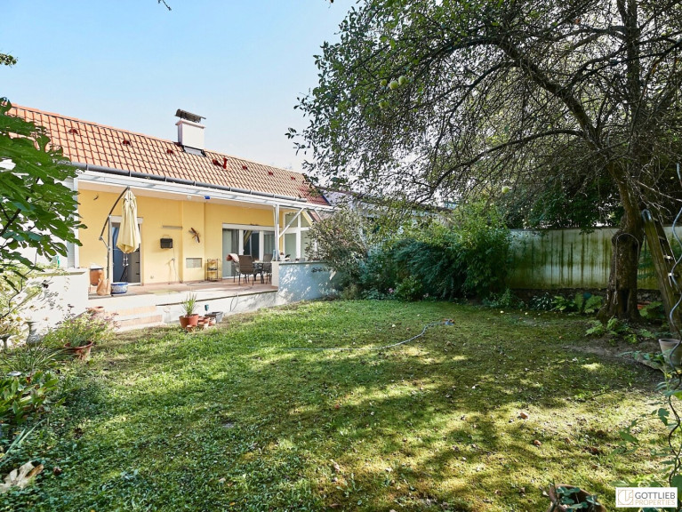 Haus - 2102, Bisamberg - Stadtgrenze von Wien! Elegantes Einfamilienhaus mit uneinsehbarem Garten, restauriertem Weinkeller und Doppelgarage