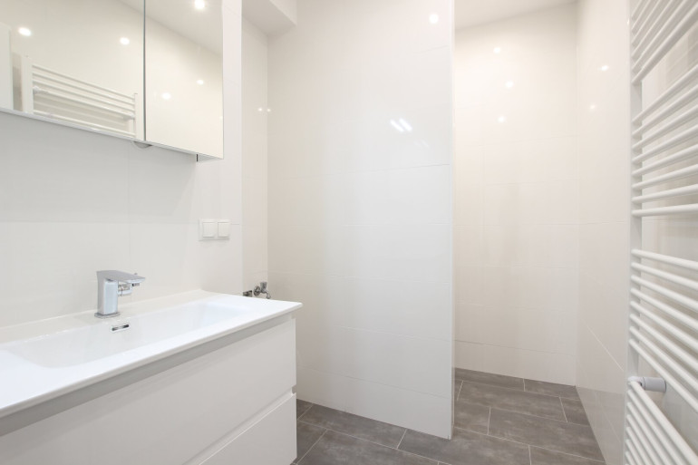 Wohnung - 2100, Korneuburg - KÜHLUNG, WALK-IN-DUSCHE, EWE-KÜCHE, BAUJAHR 2021, EICHENPARKETT, RUHELAGE KORNEUBURG ZENTRUM!!