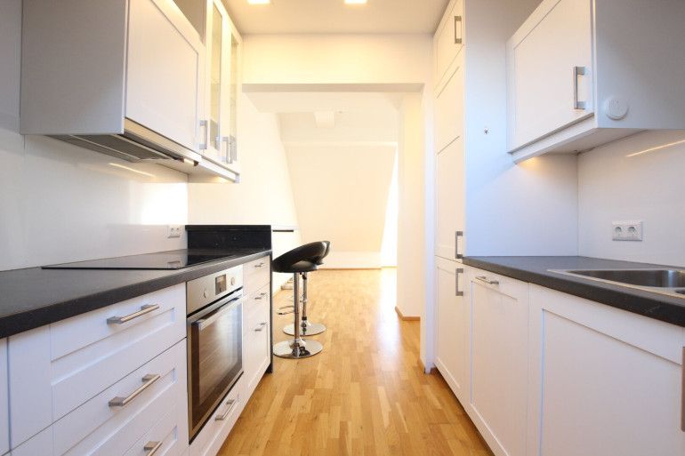 Wohnung - 2100, Korneuburg - SOFORTBEZUG MÖGLICH: HELLE DACHGESCHOSSWOHNUNG IN KORNEUBURG, BAUJAHR 2017, EICHENPARKETT, MODERNE EINBAUKÜCHE !!