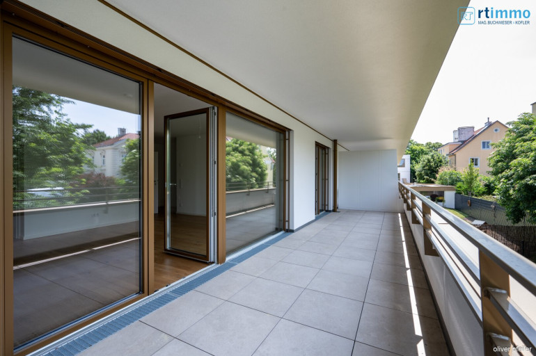 Wohnung - 2340, Mödling - NEUBAUERSTBEZUG: MODERNE, RUHIGE  2 ZIMMERWOHNUNG MIT BEEINDRUCKENDEM BALKON + GARAGENPLATZ