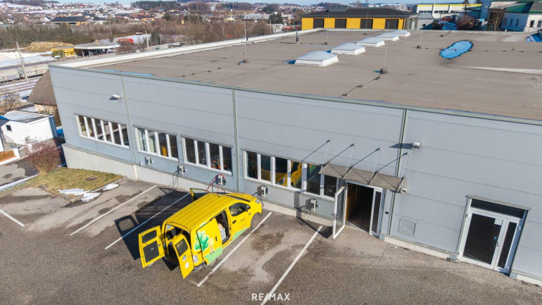 Halle / Lager / Produktion - 4810, Gmunden - Große Halle mit viel Platz!