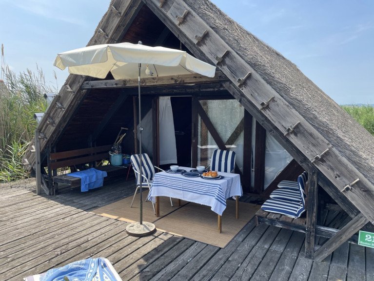 Haus - 7071, Rust - FÜR "GERN-WEITBLICKER" FAST WIE AM MEER - RUHE, ENTSPANNUNG UND FREIHEIT - HÜTTE IM SEE MIT BOOTSGARAGE