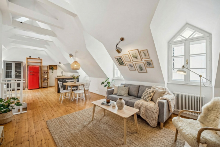 Wohnung - 1090, Wien - Dachgeschosswohnung in charmantem Wiener Biedermeierhaus - fußläufig zum 1. Bezirk