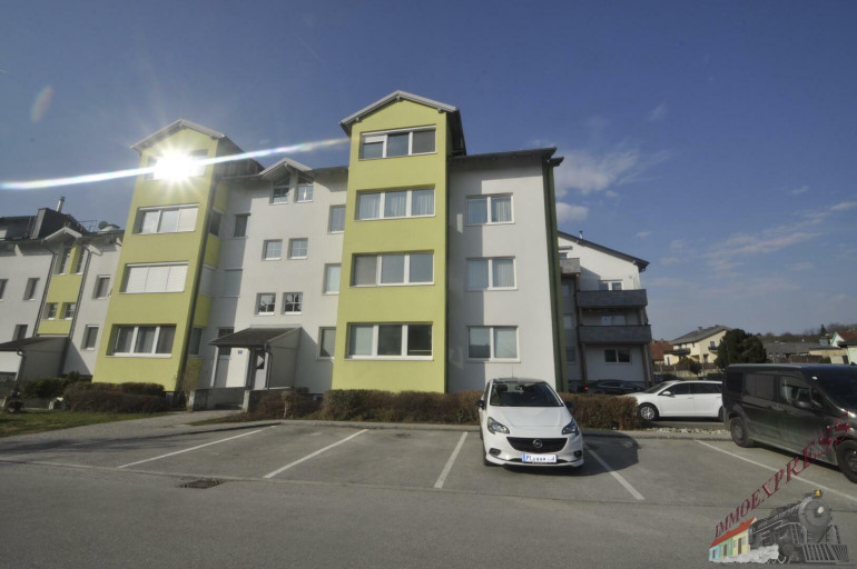 Wohnung - 3143, Pyhra - Leicht sanierungsbedüftige Dachgeschosswohnung mit Balkon und Tiefgaragenparkplatz