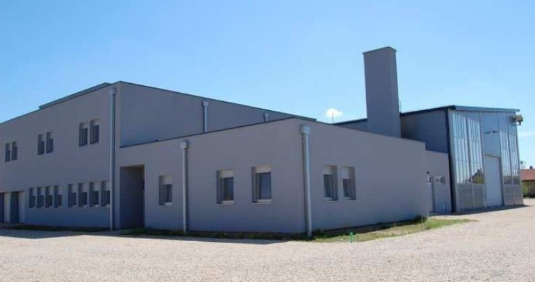 Halle / Lager / Produktion - 25272, Bački Monoštor - Moderner Produktions- und Geschäftskomplex mit Verwaltungsgebäude und mehreren Wohneinheiten, sowie freie Grundstücke anliegend in der Vojvodina / Serbien zum Verkauf!