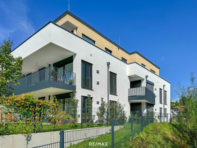 Wohnung - 4655, Vorchdorf - Neuwertiges Penthouse 3-Zi in Vorchdorf mit 2 großen, sonnigen Terrassen, 2 TG-Plätze, Lift, geräumiges Kellerabteil, Bad mit Fenster, WC extra, moderne Einbauküche mit E-Geräten!