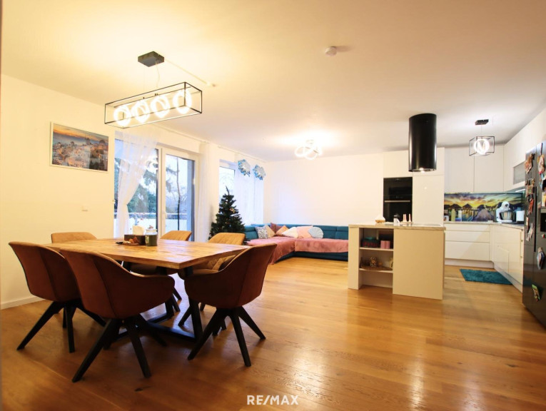 Wohnung - 2000, Stockerau - Ihre neue Wohnung: 113 m² Wohnkomfort + Balkon – zentral, hell und modern!