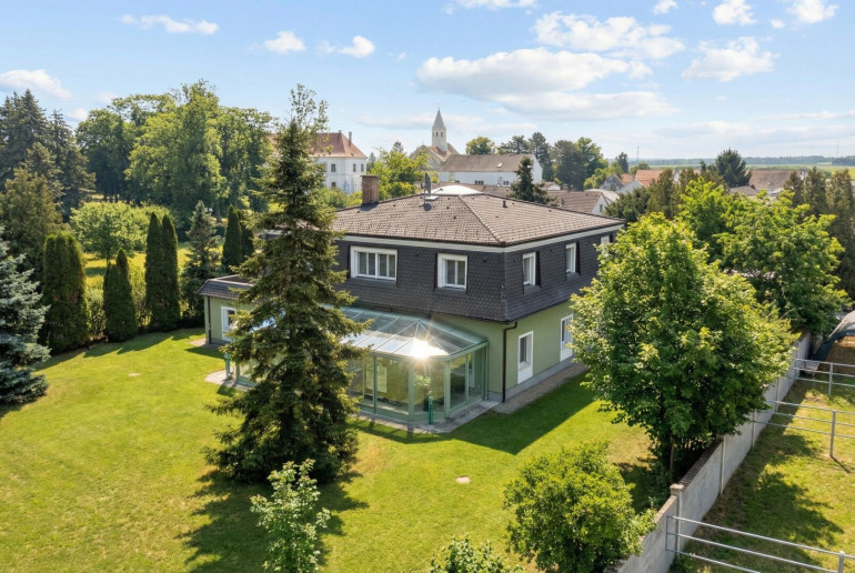 Haus - 2433, Margarethen am Moos - Elegantes Landhaus mit prachtvollem Garten und Teich im Umland von Wien