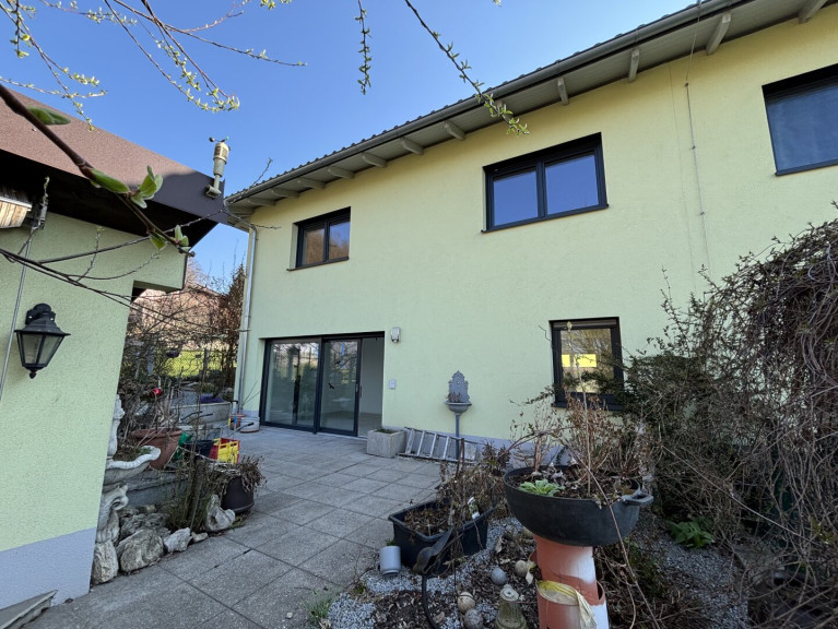 Haus - 4225, Luftenberg - Neuwertige Doppelhaushälfte in Luftenberg: 4 Zimmer, Garten, 2 Garagen – Top Preis!