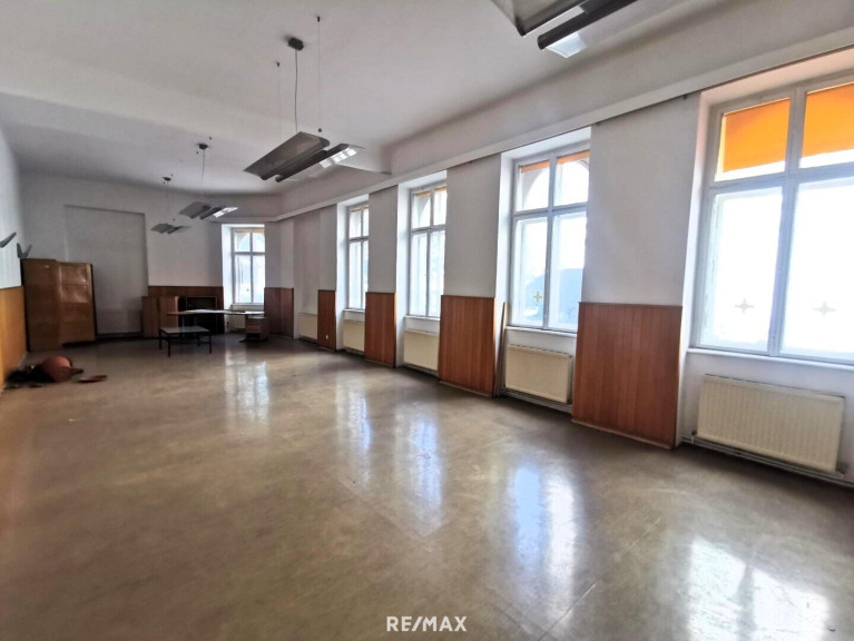 Wohnung - 1080, Wien - 1 sehr große Wohnung oder mach 2 daraus.... auch mit Planung zu haben. Sanieren am Bennoplatz.