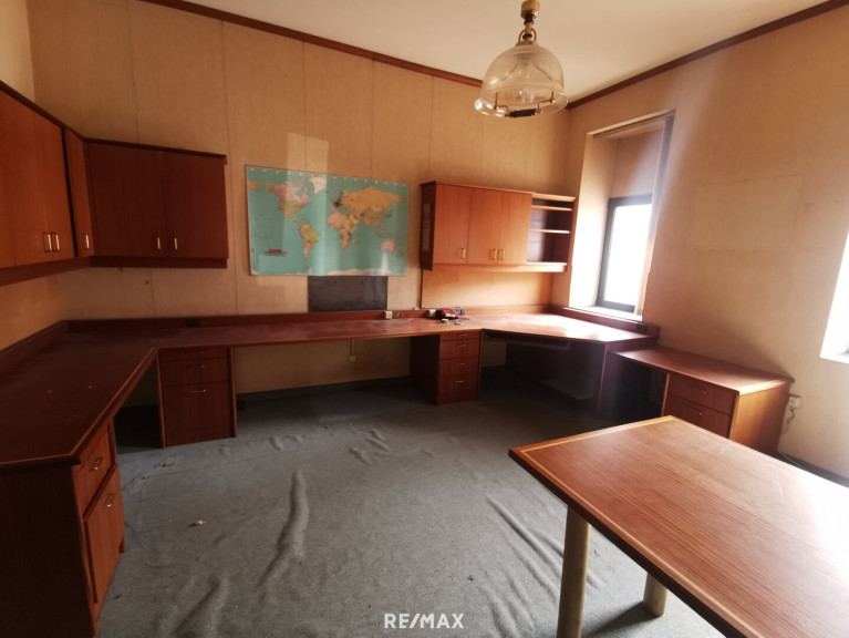 Wohnung - 1100, Wien,Favoriten - Renovieren/sanieren, einziehen. 1 große Einraumwohnung. Küche mit viel Platz. Werkstatt im Hoftrakt + Souterrain separat oder zusammen zu erwerben.