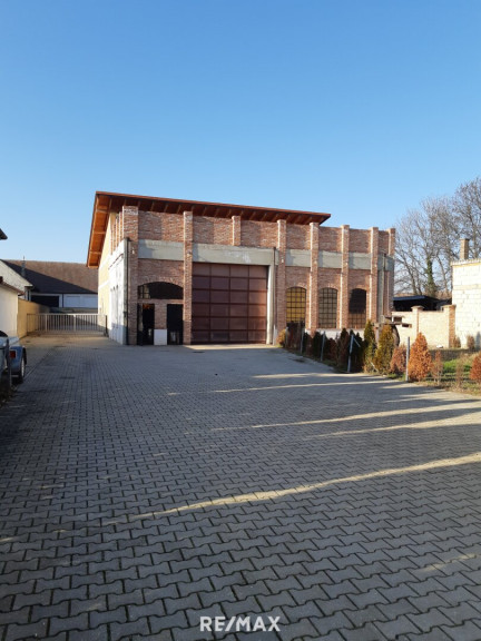 Grundstück - 7122, Gols - Ihr Traumhaus in Gols: 2.400 m² Baugrund mit 280 m² Rohbau, Terrasse und 10 Stellplätzen!