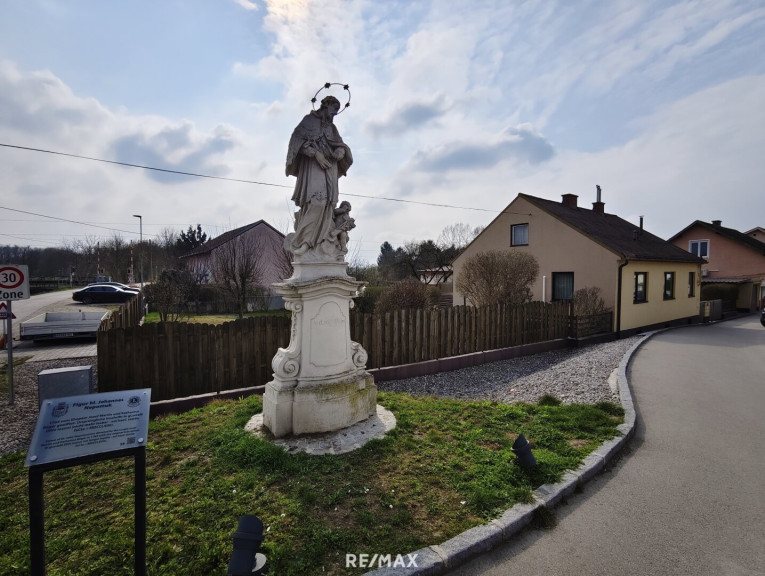 Haus - 2000, Stockerau - "WANTED" Bauträger oder liebevolles Händchen