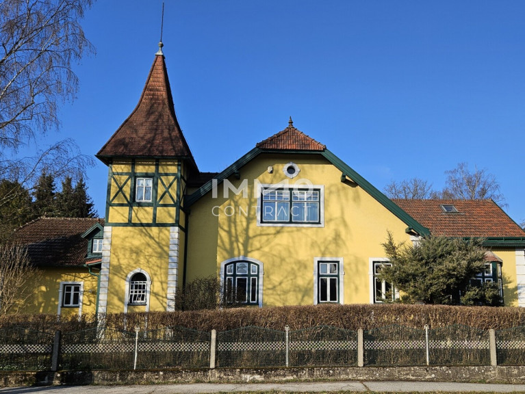 Haus - 3910, Zwettl-Niederösterreich - Repräsentative Villa in Zwettl mit 2137 m² Grundstück - Wohnen und Arbeiten stilvoll vereint