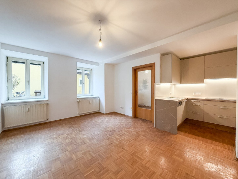 Wohnung - 8010, Graz - RUHELAGE NAHE JAKOMINIPLATZ | 2-Zimmer-Wohnung mit neuer Küche und Blick in den grünen Innenhof