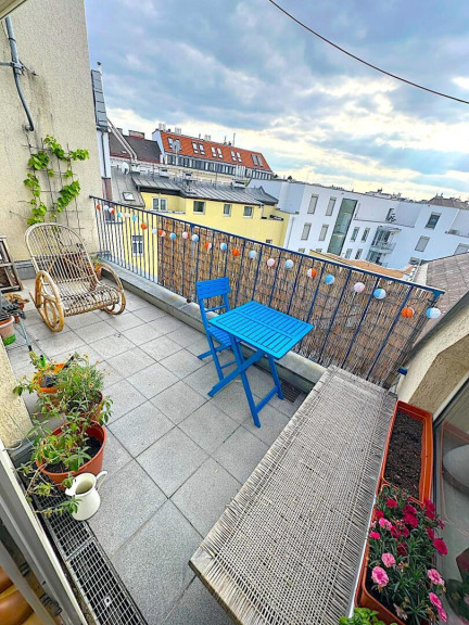 Wohnung - 1120, Wien - „Langfristig vermietetes Dachgeschoss-Juwel mit Terrasse – Investoren aufgepasst!“